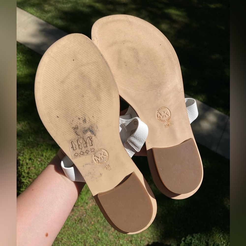 Michael Kors Optic White Leather Aubrey Cutout Thong Slides Sandals Silver Studs - Picture 12 of 15